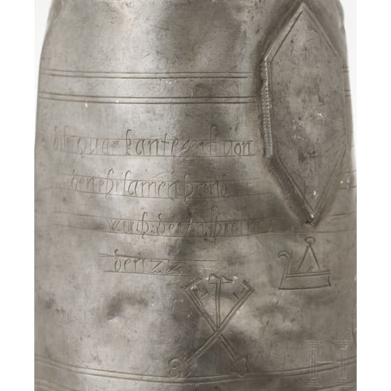 Zunftflasche und f&uuml;nf Kaffeek&auml;nnchen aus Zinn, s&uuml;ddeutsch, 18./fr&uuml;hes 19. Jhdt.