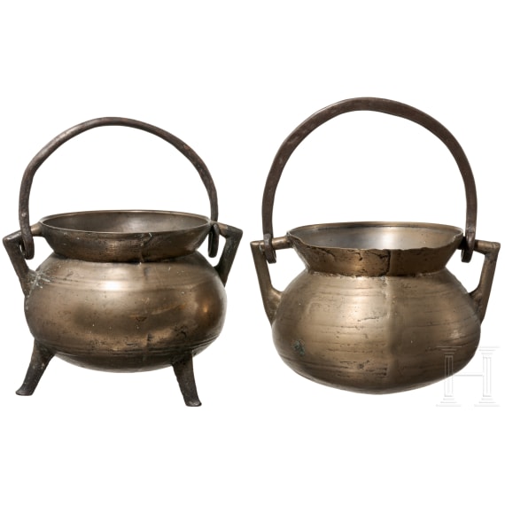 Zwei bronzene Grapen, norddeutsch, 18. Jhdt.