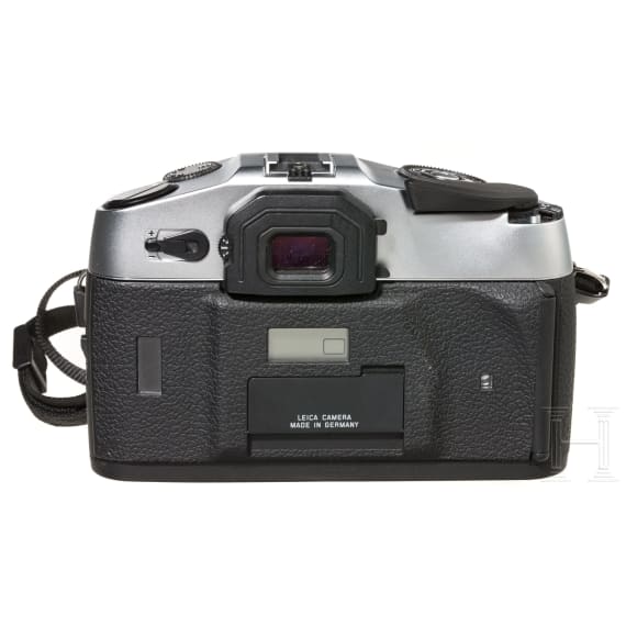 Kamerageh&auml;use Leica R8 mit Blitzger&auml;t Leica SF 20, Ledertasche
