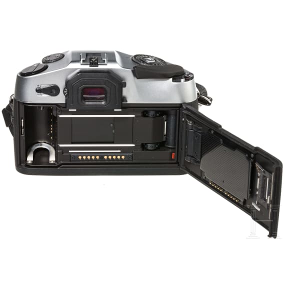 Kamerageh&auml;use Leica R8 mit Blitzger&auml;t Leica SF 20, Ledertasche
