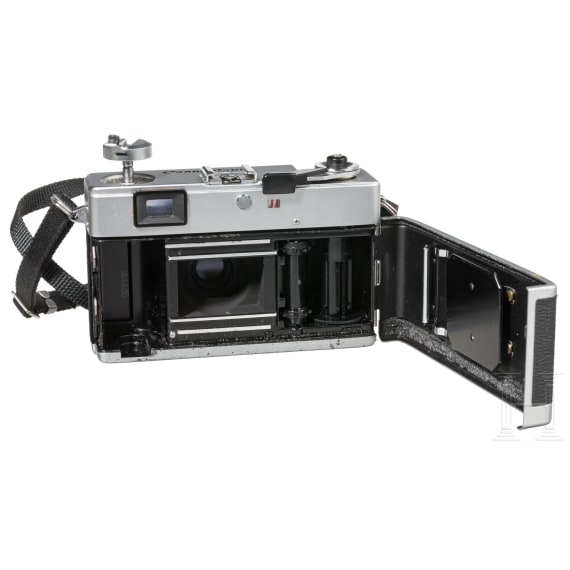 2 Kleinbild-Kompaktkameras: Leica Z2X und Canon Canonet 28