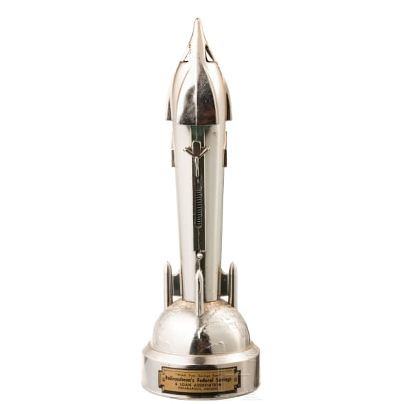 Reiseb&uuml;ro-Tisch-Modell "Pan American Airways N 021 V", 50er Jahre, sowie Satelliten-Spardose "Railroadmen's Federal Savings", mit Schl&uuml;ssel