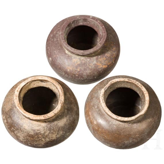Drei kleine Keramik-T&ouml;pfe, China, Ming-Periode, 15./16. Jhdt.