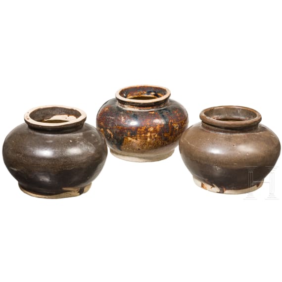 Drei kleine Keramik-Töpfe, China, Ming-Periode, 15./16. Jhdt.