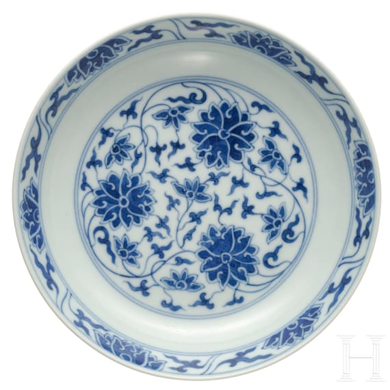 Blau-wei&szlig;e Schale mit Xuantong-Marke, China, 1908-12