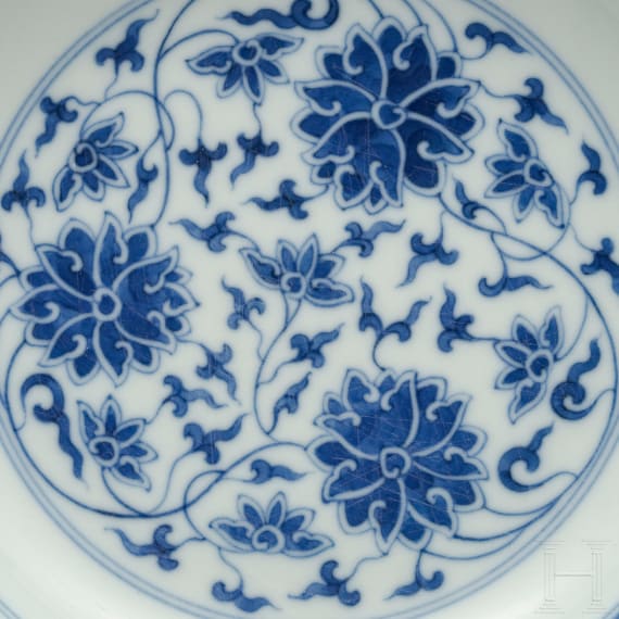 Blau-wei&szlig;e Schale mit Xuantong-Marke, China, 1908-12