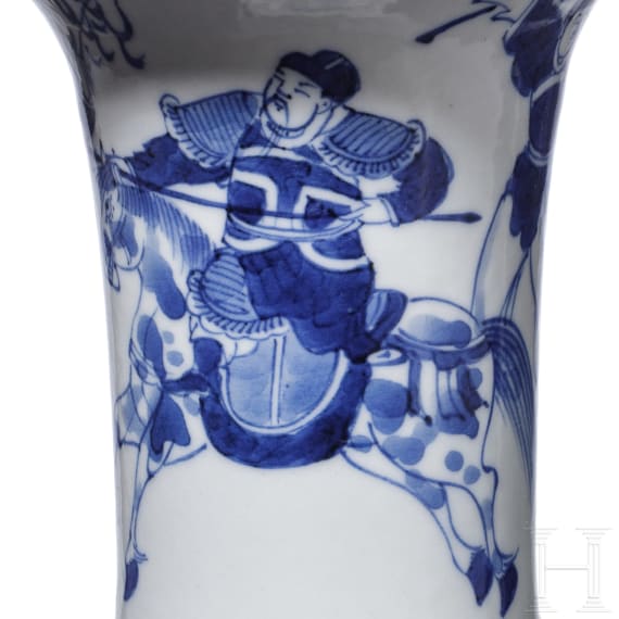 Wei&szlig;-blaue Gu-Vase, China, 20. Jhdt.