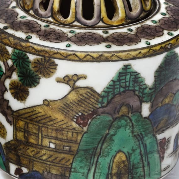 Ein Duftd&ouml;schen, Japan, 18. Jhdt. und eine Deckeldose, Siam, 14. Jhdt.