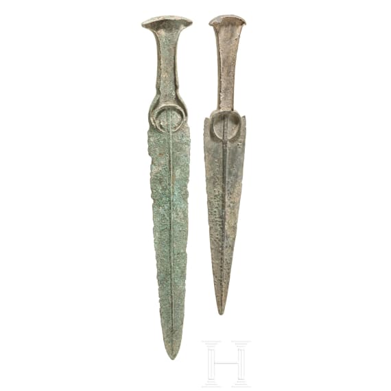 Zwei Randleistendolche, Luristan, 12./11. Jhdt. v. Chr.