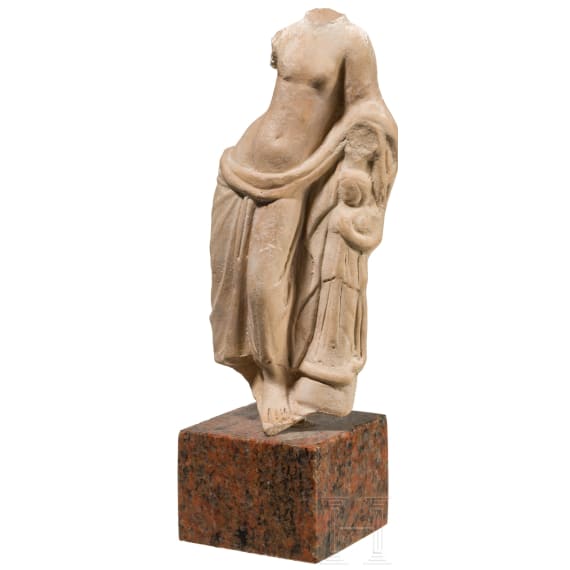 Venus im Kontrapost an Karyatide gelehnt, hellenistisch, 3. - 2. Jhdt. v. Chr.