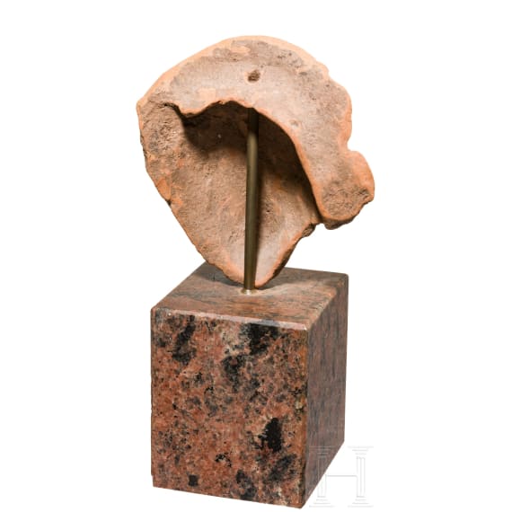 Frauenkopf aus Terrakotta mit Diadem, 3. - 2. Jhdt. v. Chr.