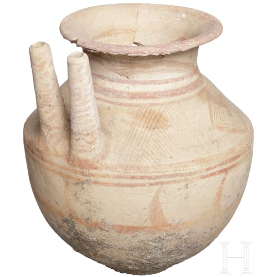 A South Italian vessel with double spout, circa 5th century