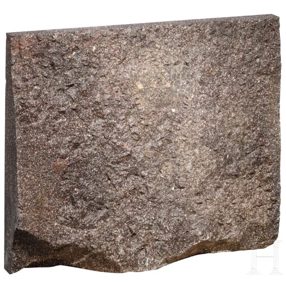 Großes Porphyr-Fragment eines Bauwerks oder Sockels, römisch, 1. - 3. Jhdt.