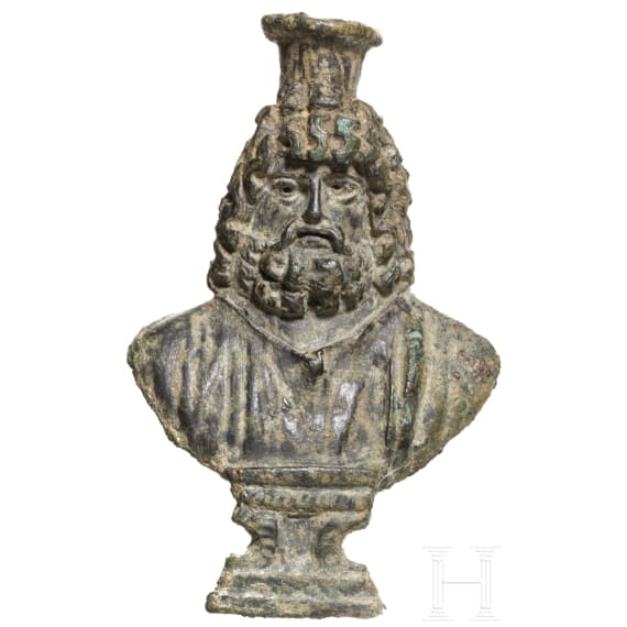 Bronzeapplik in Form einer Serapisb&uuml;ste, r&ouml;misch, 1. - 2. Jhdt.