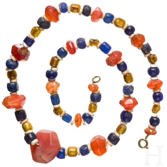 Kette aus r&ouml;mischen Perlen, modern aufgef&auml;delt, 2. - 3. Jhdt.