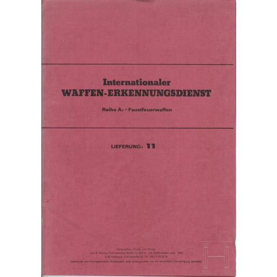 10 B&uuml;cher &uuml;ber deutsche Bewaffnung der Infanterie, Marine, Artillerie, Uniformen und Abzeichen; Loseblattsammlung