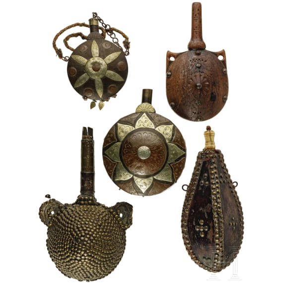 F&uuml;nf Pulverflaschen, Nordafrika, um 1900