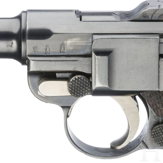 A Navy Luger by DWM, Mod. 04 (1906), Reichsmarine, Gouv. Kiautschou, with accessories