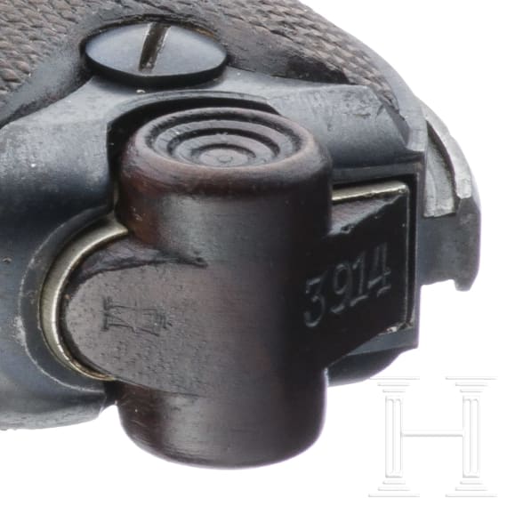 A Navy Luger by DWM, Mod. 04 (1906), Reichsmarine, Gouv. Kiautschou, with accessories
