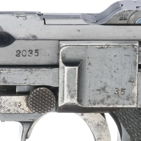 A Luger pistol by DWM, 1913, no hold-open, machine-gun bataillon