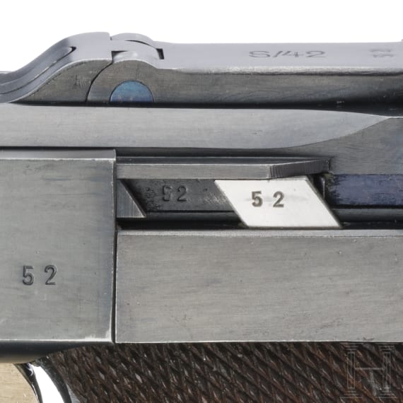 Pistole 08, Mauser, Code "1936 - S/42", zwei Magazine, Koffertasche