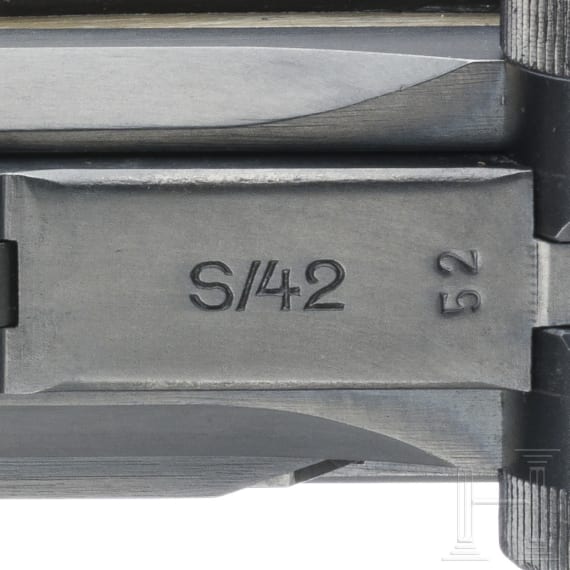 Pistole 08, Mauser, Code "1936 - S/42", zwei Magazine, Koffertasche