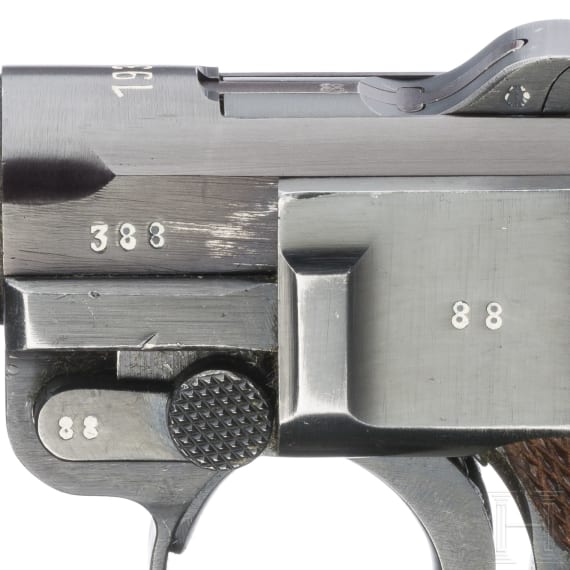 A Luger pistole by Mauser, code "1938 - S/42", 2 matching magazines, holster; Kriegsmarine