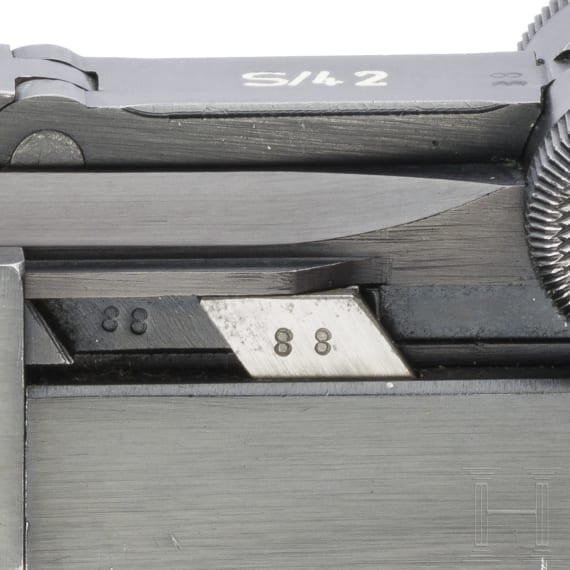 A Luger pistole by Mauser, code "1938 - S/42", 2 matching magazines, holster; Kriegsmarine