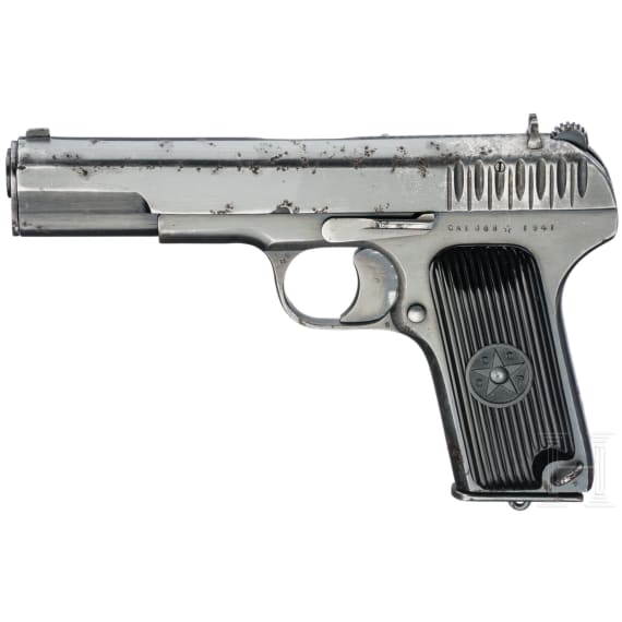 Tokarev TT 33, mit Tasche