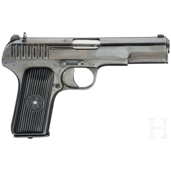 Tokarev TT 33, mit Tasche und Koppel
