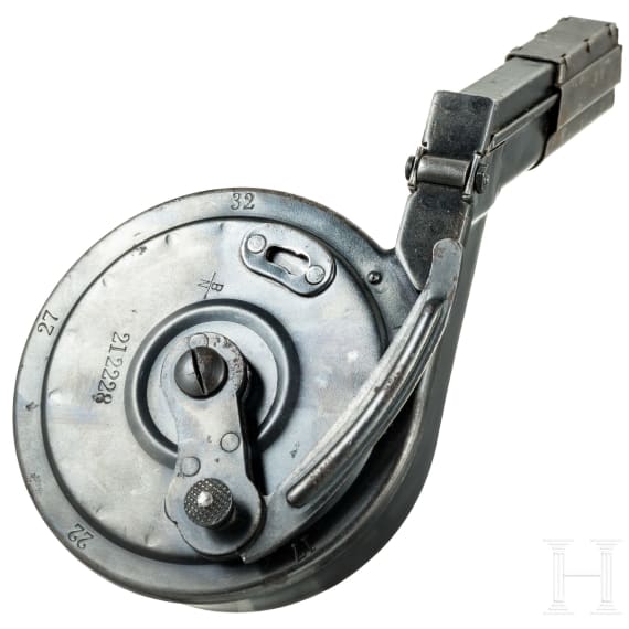 A snail drum magazine, new pattern, for a Luger pistol, by Bing in Nuremberg, with dust cover