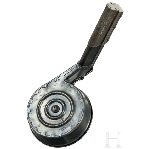 A snail drum magazine, new pattern, for a Luger pistol, by Bing in Nuremberg, with dust cover