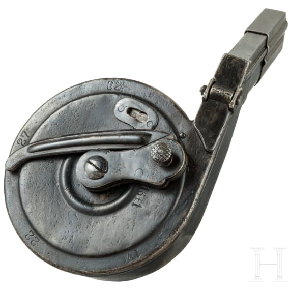 A snail drum magazine, new pattern, for a Luger pistol, by Bing in Nuremberg, with dust cover