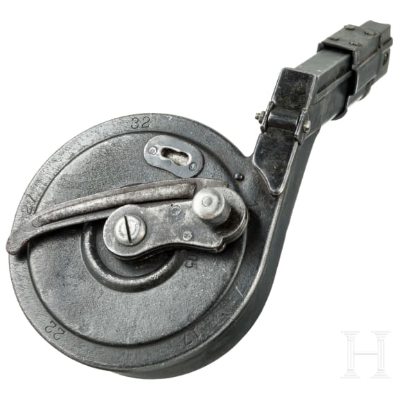 A snail drum magazine, new pattern, for a Luger pistol, by Bing in Nuremberg; with MP adapter