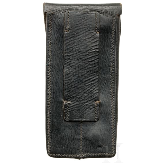 Double magazine pouch for a Luger pistol