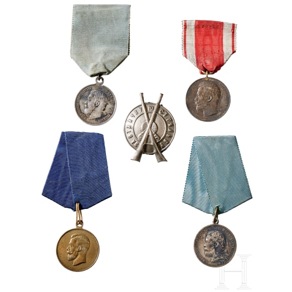 Sechs Auszeichnungen/Medaillen sowie zwei Auflagen, Russland, zwischen 1890 und 1915