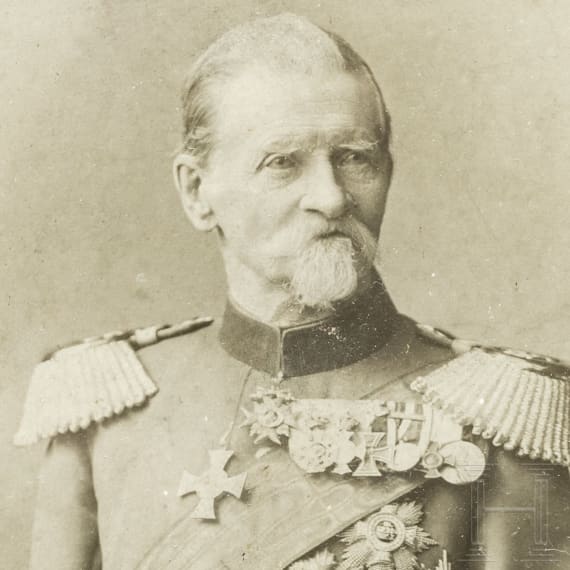 Maximilian Graf Verri della Bosia (1824 - 1909), Generalkapitän der Leibgarde der Hartschiere - Portraitfoto, Ordensschnalle und Urkunden
