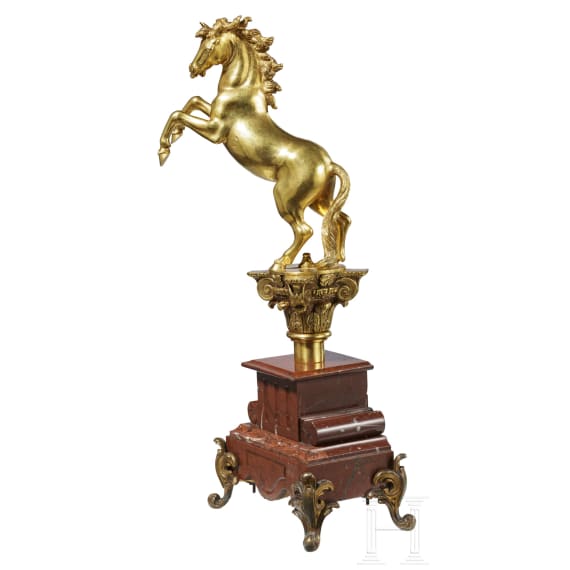 Vergoldete Bronzefigur eines steigenden Pferdes, 19. Jhdt., &auml;hnlich den Fahnenspitzen f&uuml;r Truppen des K&ouml;nigreichs beider Sizilien unter Joachim Murat (1767 - 1815)