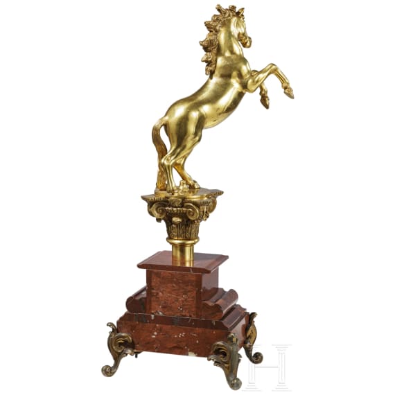 Vergoldete Bronzefigur eines steigenden Pferdes, 19. Jhdt., &auml;hnlich den Fahnenspitzen f&uuml;r Truppen des K&ouml;nigreichs beider Sizilien unter Joachim Murat (1767 - 1815)