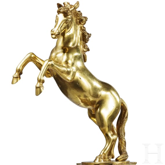 Vergoldete Bronzefigur eines steigenden Pferdes, 19. Jhdt., &auml;hnlich den Fahnenspitzen f&uuml;r Truppen des K&ouml;nigreichs beider Sizilien unter Joachim Murat (1767 - 1815)