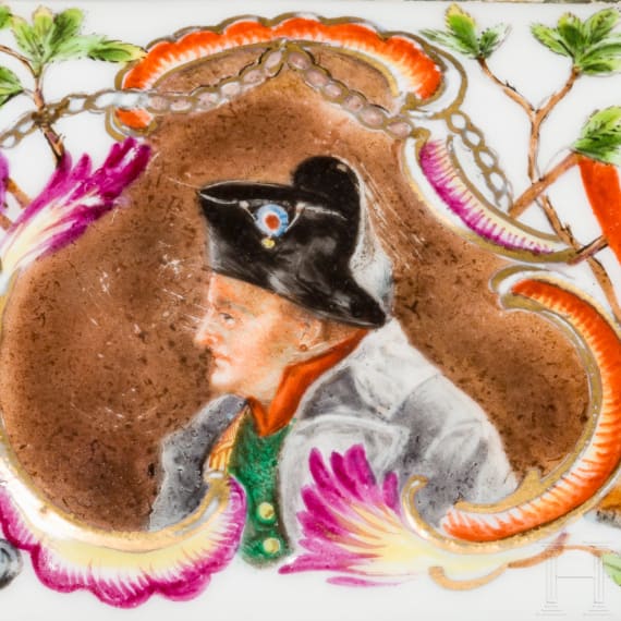 Porzellandose mit Napoleonmotiv, um 1815