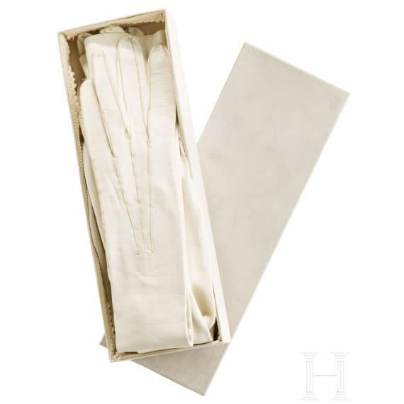 Kaiserin Elisabeth von &Ouml;sterreich - ein Paar wei&szlig;e Lederhandschuhe, vor 1889