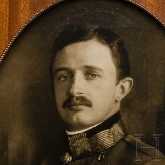 Portraitfoto Kaiser Karls I., Briefumschlag, Aktenmappe und Uhrenhalter, 1. Viertel 20. Jhdt.