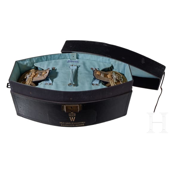 Kaiser Wilhelm II. - pers&ouml;nlicher Zweispitz und Epaulette als Gro&szlig;admiral, im Koffer