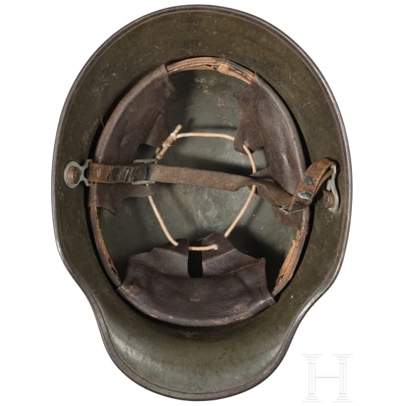Stahlhelm M 16 mit Tarnfarbenanstrich