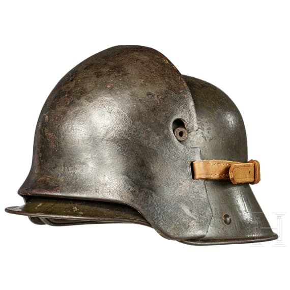 Grabenpanzer, Stahlhelm M 16 mit Stirnschild und Ausr&uuml;stungsteile