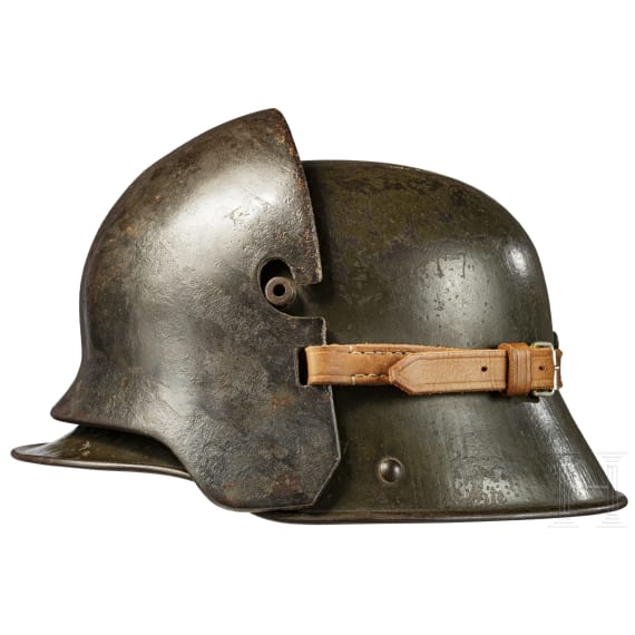 Grabenpanzer, Stahlhelm M 16 mit Stirnschild und Ausr&uuml;stungsteile