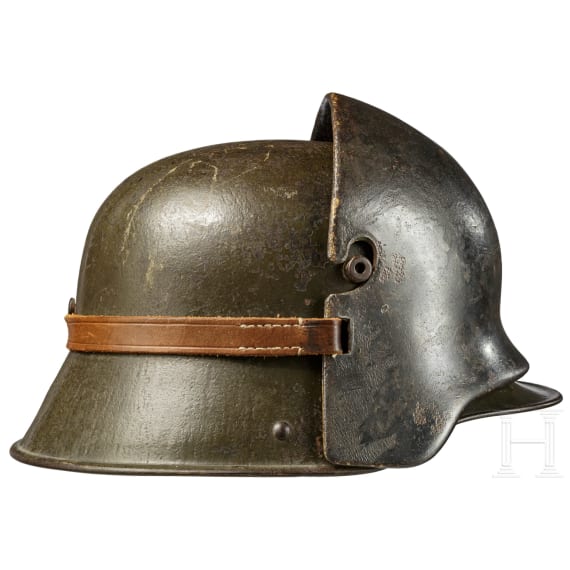 Grabenpanzer, Stahlhelm M 16 mit Stirnschild und Ausr&uuml;stungsteile