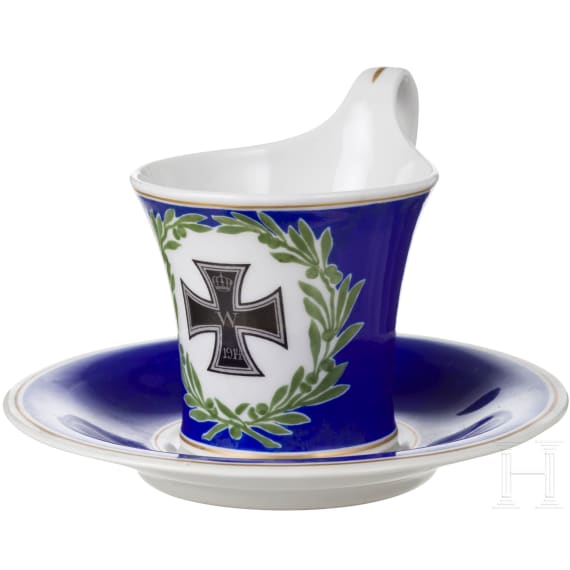 KPM-Porzellantasse mit Eisernem Kreuz, 1914 - 1918