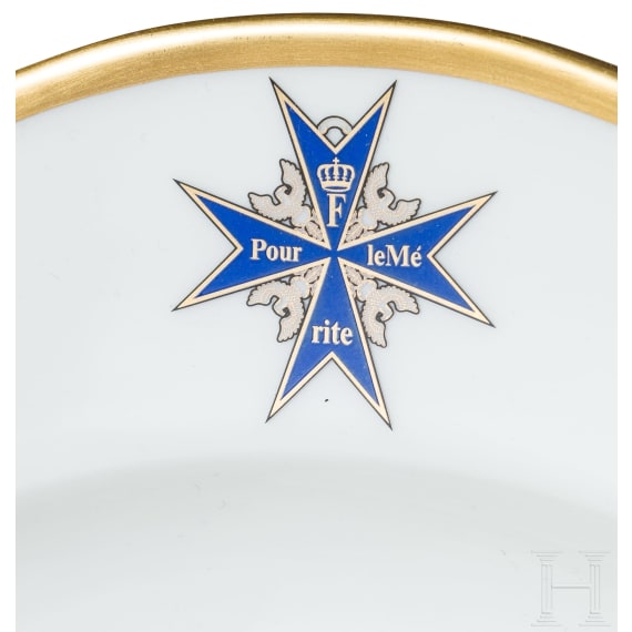 Bedeutendes KPM-Speiseservice f&uuml;r zw&ouml;lf Personen eines Pour le M&eacute;rite-Tr&auml;gers aus dem 1. Weltkrieg